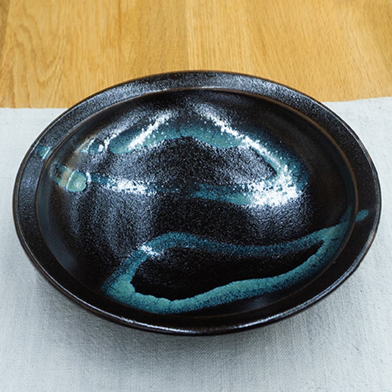 和食器 龍門司焼 大皿 21cm 黒釉青流 | うつわの店 クラフトなかつか 和食器 龍門司焼 大皿 21cm 黒釉青流 | うつわの店 クラフトなかつか
