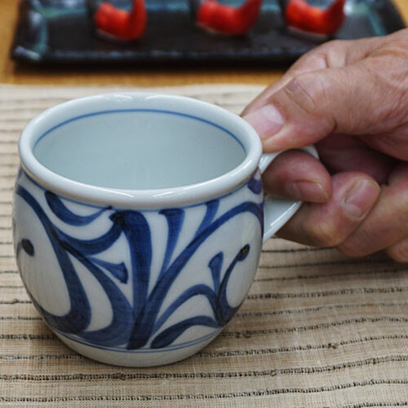 和食器 砥部焼 梅山窯 丸 マグカップ 200CC 唐草 | うつわの店