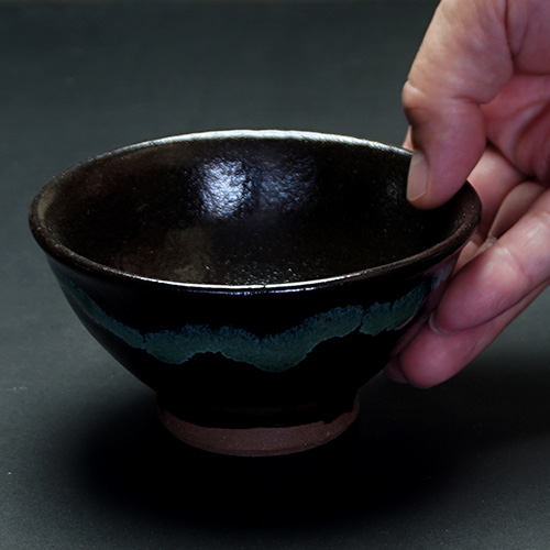 和食器 龍門司焼 茶碗 中 12cm 黒釉青流 | うつわの店 クラフトなかつか