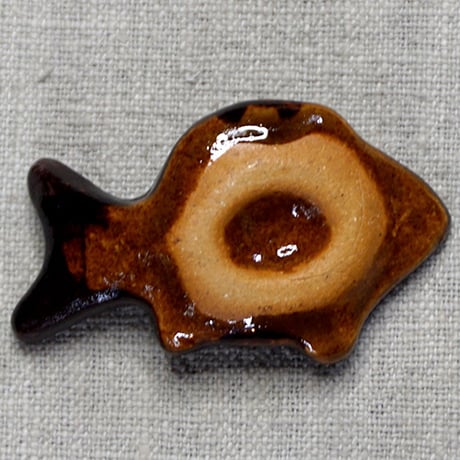 和食器 布志名焼 湯町窯 魚 箸置 濃茶