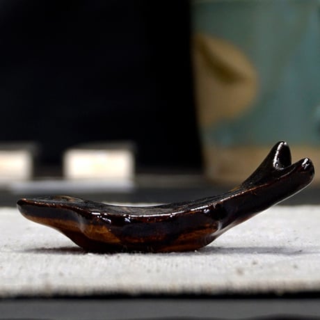 和食器 布志名焼 湯町窯 魚 箸置 濃茶