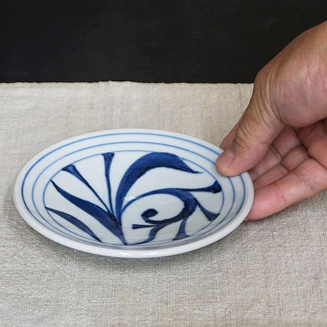和食器 砥部焼 梅山窯 中皿 13.5cm 呉須 一つ唐草