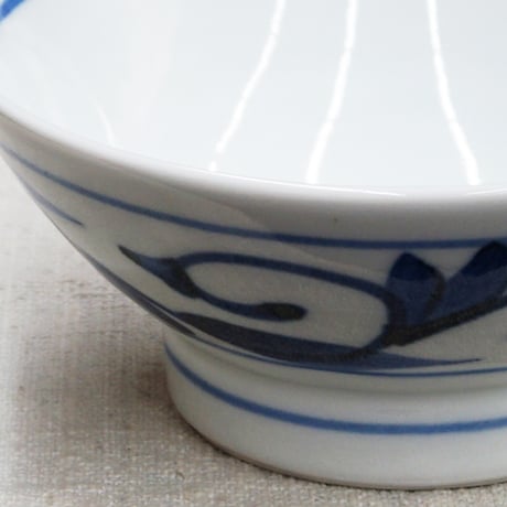 和食器 砥部焼 貞山窯 茶碗 中 13cm 唐草