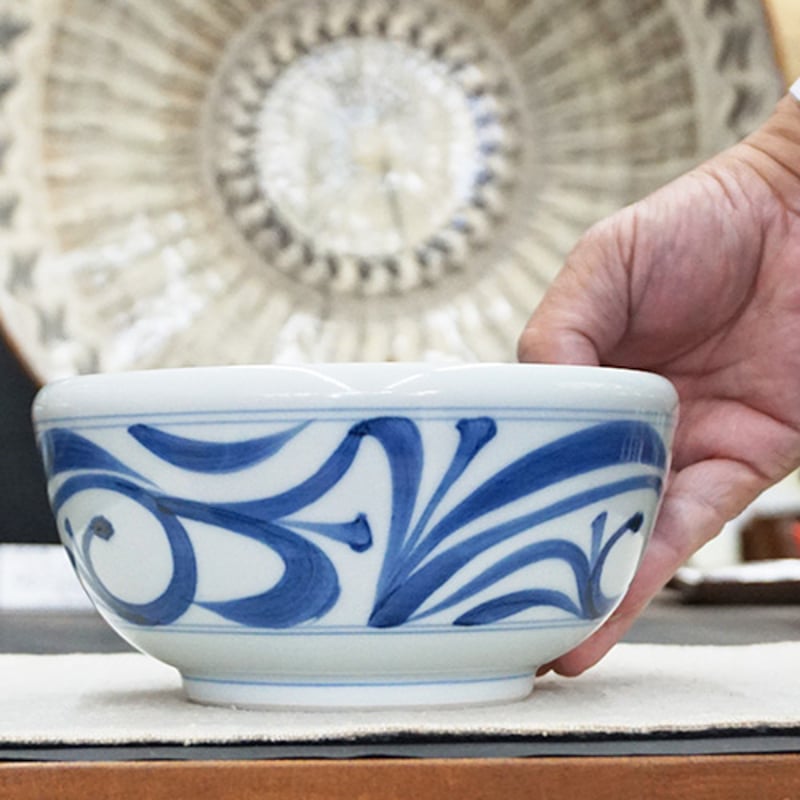 和食器 砥部焼 梅山窯 ボール 17cm 内外 唐草 | うつわの店 クラフト