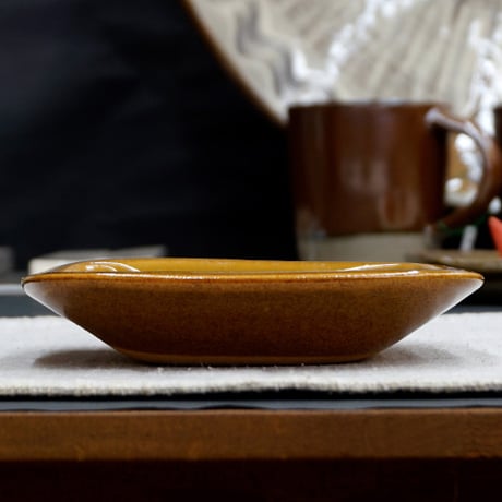 和食器 布志名焼 湯町窯 角 小皿 12cm 花紋濃茶 黄釉