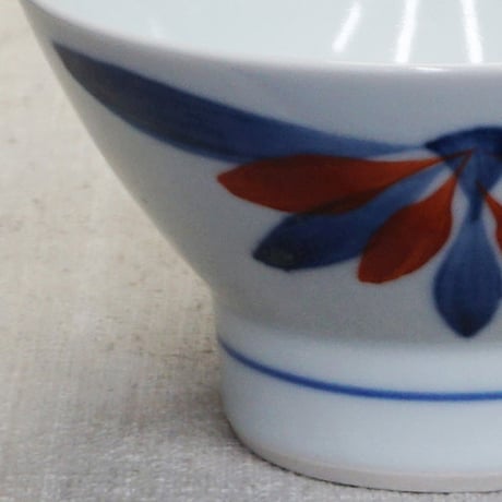 和食器 砥部焼 梅山窯 茶碗 小 11cm 呉須 赤菊