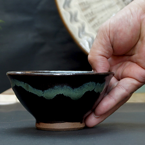 和食器 龍門司焼 茶碗 中 12cm 黒釉青流 | うつわの店 クラフトなかつか