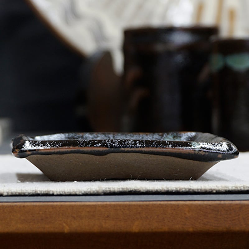 和食器 龍門司焼 角 豆皿 9cm 黒釉白流 | うつわの店 クラフトなかつか