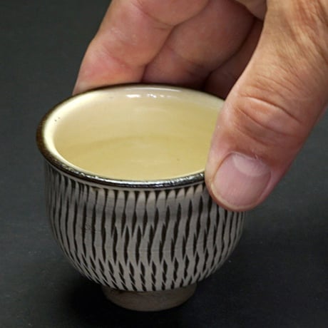 酒器 小鹿田焼 黒木昌伸窯 ぐい呑 70cc 飛び鉋 白