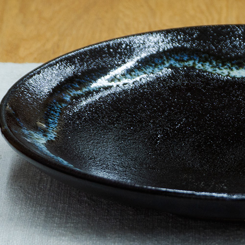 和食器 龍門司焼 大皿 18cm 黒釉白流 | うつわの店 クラフトなかつか 和食器 龍門司焼 大皿 18cm 黒釉白流 | うつわの店 クラフトなかつか