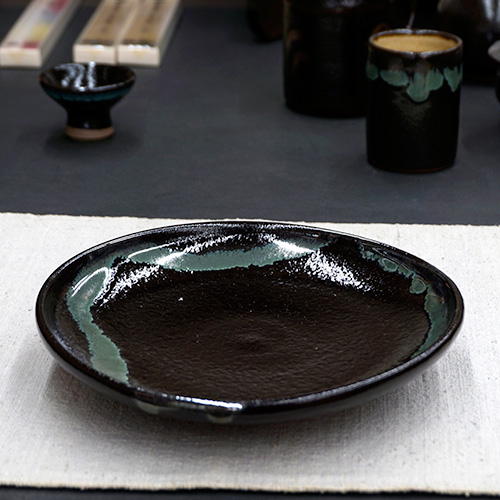 和食器 龍門司焼 大皿 18cm 黒釉青流 | うつわの店 クラフトなかつか