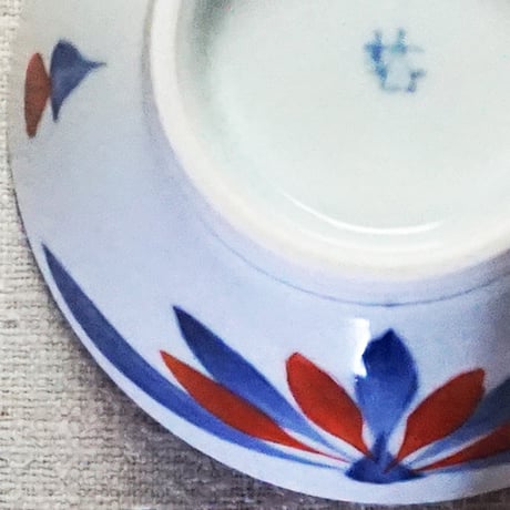 和食器 砥部焼 梅山窯 茶碗 小 11cm 呉須 赤菊