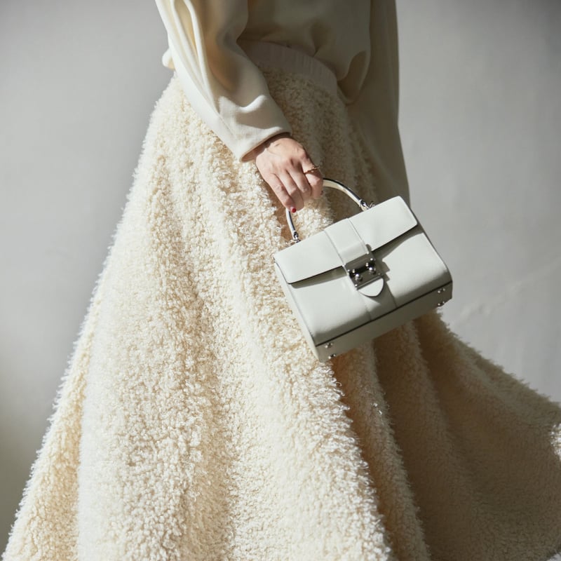 Fluffy skirt (white) | RIKO