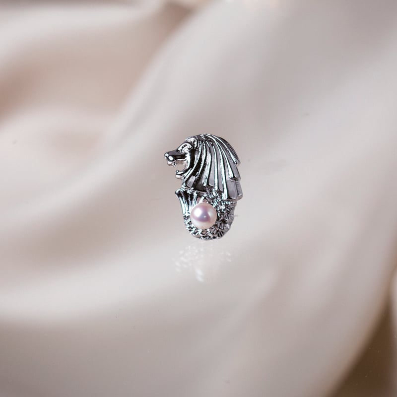 日本初公認 マーライオンタックブローチ | 真珠会館