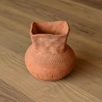79 手びねり花瓶