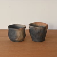 16・17　炭化手びねりカップ