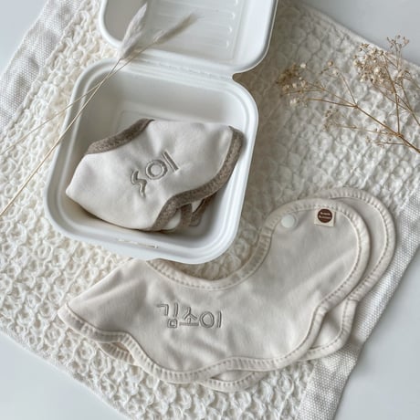 【名前刺繍入りスタイ4枚set】