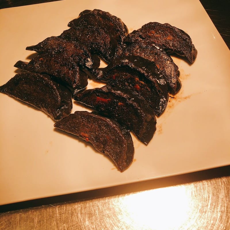 ブラック 餃子様