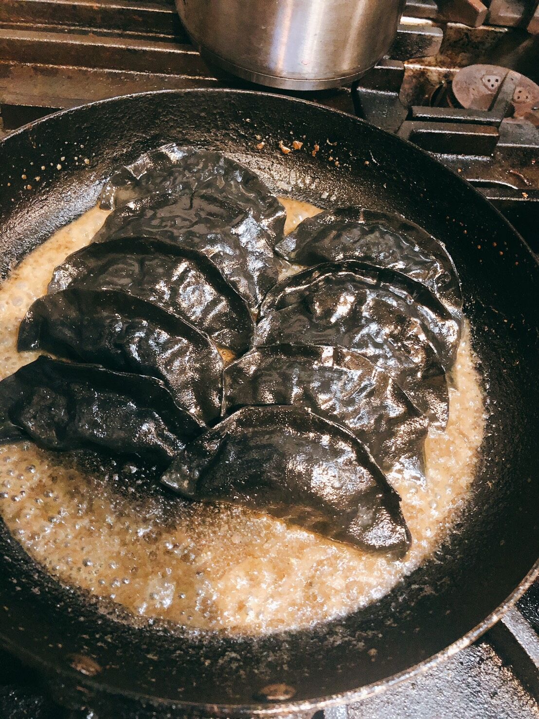 神戸ビーフのブラック餃子 | RISTORANTE TARO