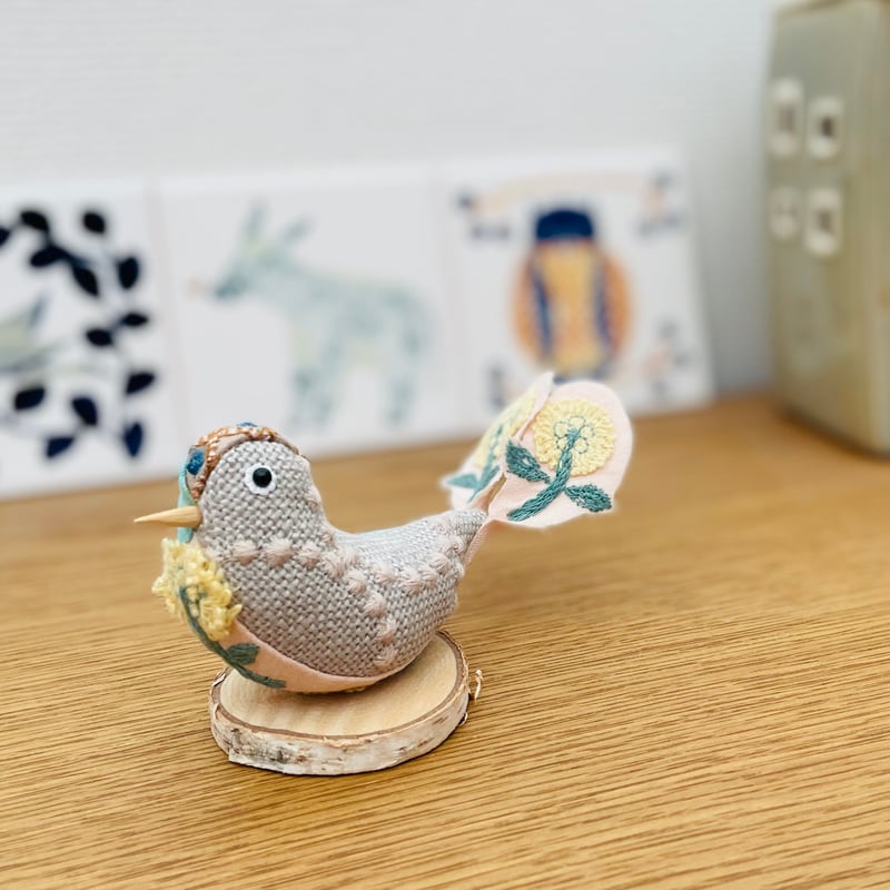︎︎⚮̈ミナペルホネン生地使用⚮̈お座り小鳥のオブジェ 置物 ︎︎⚮̈ミナペルホネン生地使用⚮̈お座り小鳥のオブジェ 置物
