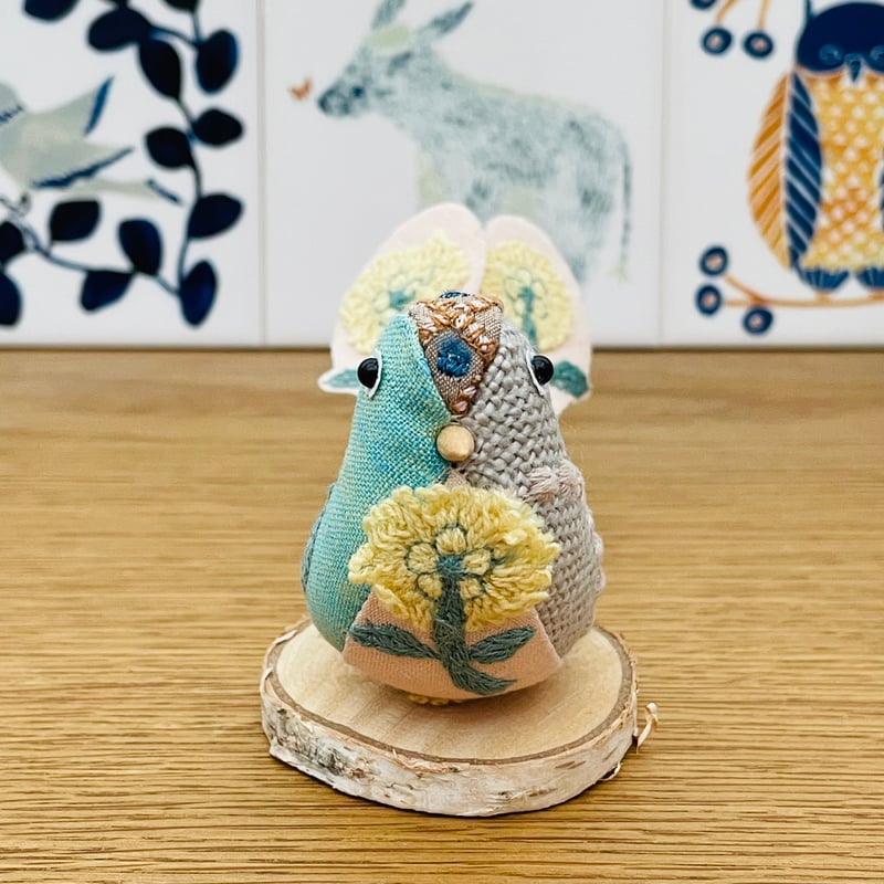 ︎︎⚮̈ミナペルホネン生地使用⚮̈お座り小鳥のオブジェ 置物 ︎︎⚮̈ミナペルホネン生地使用⚮̈お座り小鳥のオブジェ 置物