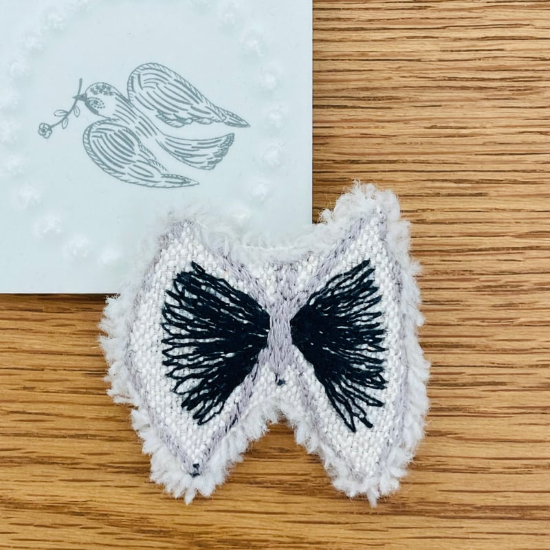 ⚮̈ミナペルホネンハンドメイド⚮̈ sky flower フワフワブローチ(beige 