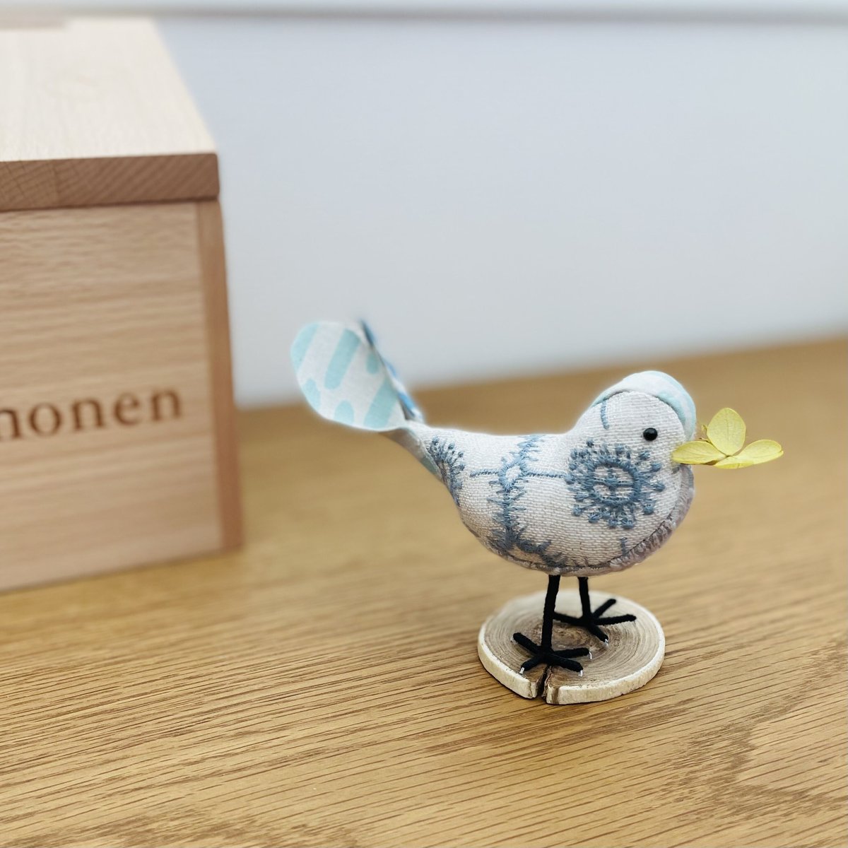 B6 マルチケース anemone ライトベージュ ミナペルホネン ハンドメイド B6 マルチケース anemone ライトベージュ ミナペルホネン