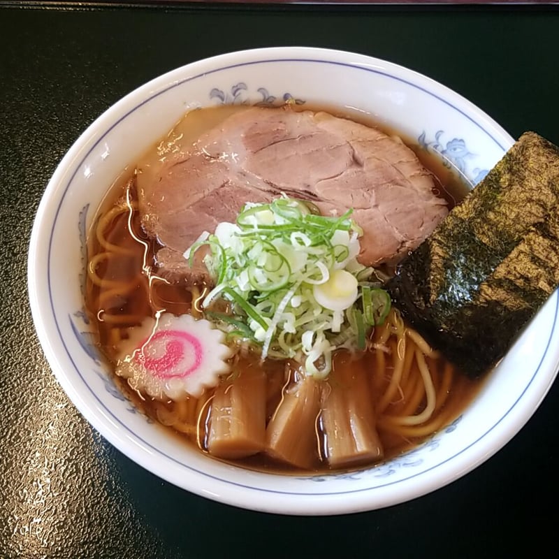 醤油ラーメン チャーシュー入り写真 チャーシューと醤油ラーメンセット