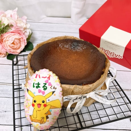 アイシングクッキー付きバスクチーズケーキ