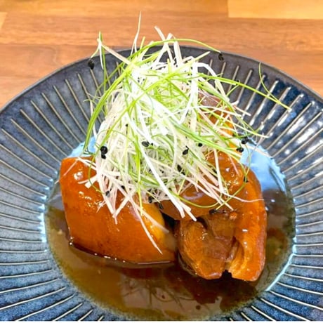 4.キビまる豚のテビチ紹興酒煮込み Stewed Kibimaru-Ton with Shaoxingjiu, Chinese rice wine “Tebichi”