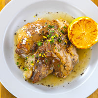 3. トロトロ軟骨ソーキ白ワイン煮込み Stewed pork gristle