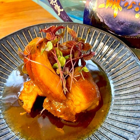 4.キビまる豚のテビチ紹興酒煮込み Stewed Kibimaru-Ton with Shaoxingjiu, Chinese rice wine “Tebichi”