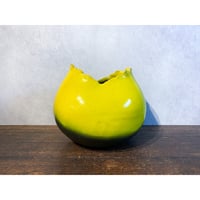 vase yellow