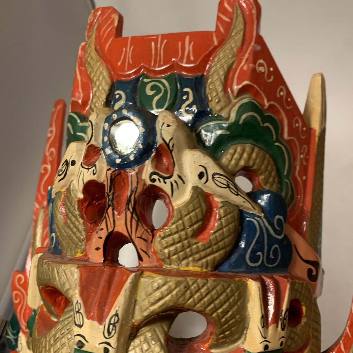 SOLD AUT アジアン お面 右のみ