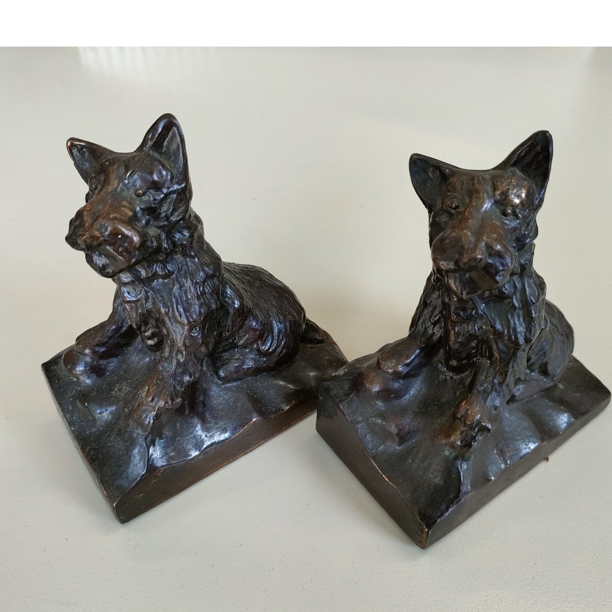 イギリスアンティークブックエンド本立て木彫りスコティッシュテリア犬