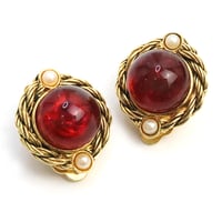 CHANEL Vintage Button Clip-on Earrings Gripoix Faux Pearl Gold-toned #19161