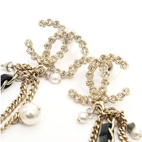 CHANEL CC Logo Chain Dangle Pierced Earrings Faux Pearl Crystal Gold-toned A18B #18827
