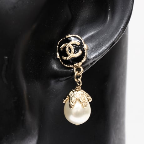 CHANEL CC Logo Dangle Pierced Earrings Faux Pearl Gold-toned 08A ＃75106