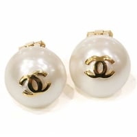 CHANEL CC Logo Round Clip-On Earrings Faux Pearl Gold-toned 23 #19209