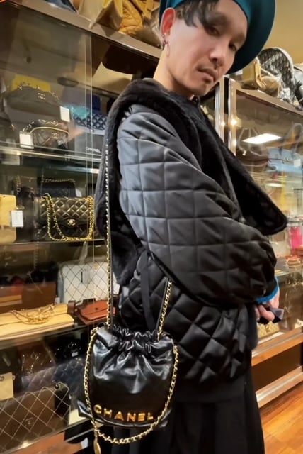 🖤 CHANEL 22 Mini Calf Leather Two-way In Black