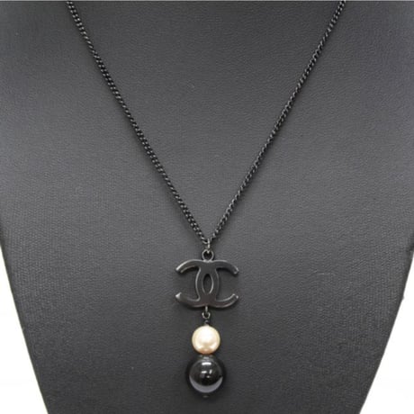 CHANEL CC Logo Pendant Necklace Faux Pearl Black-toned B14B #73358