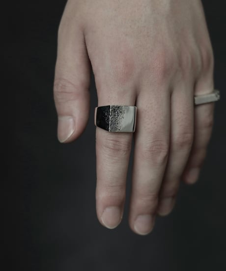 Crack ring 03