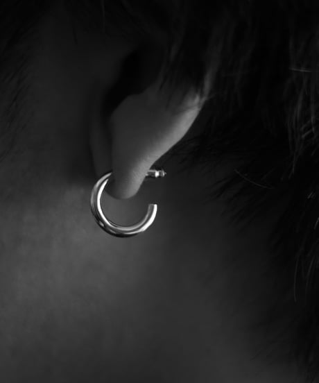 Shadow hoop pierce / Silver