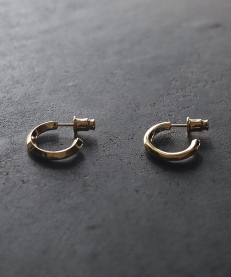 Shadow hoop pierce / Gold