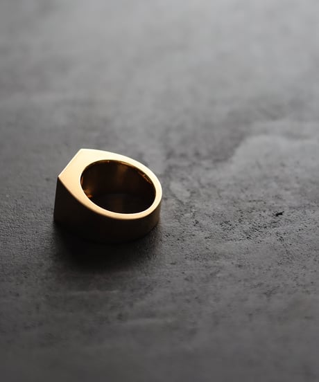 Empty ring / Gold