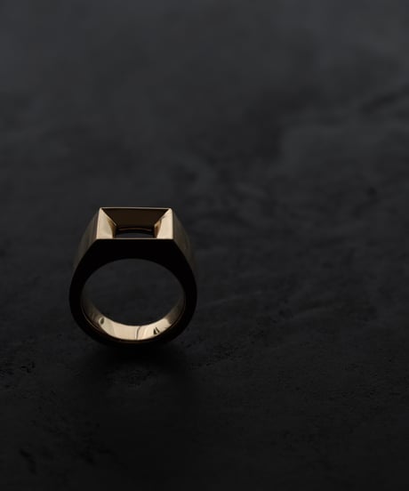 Empty ring / Gold