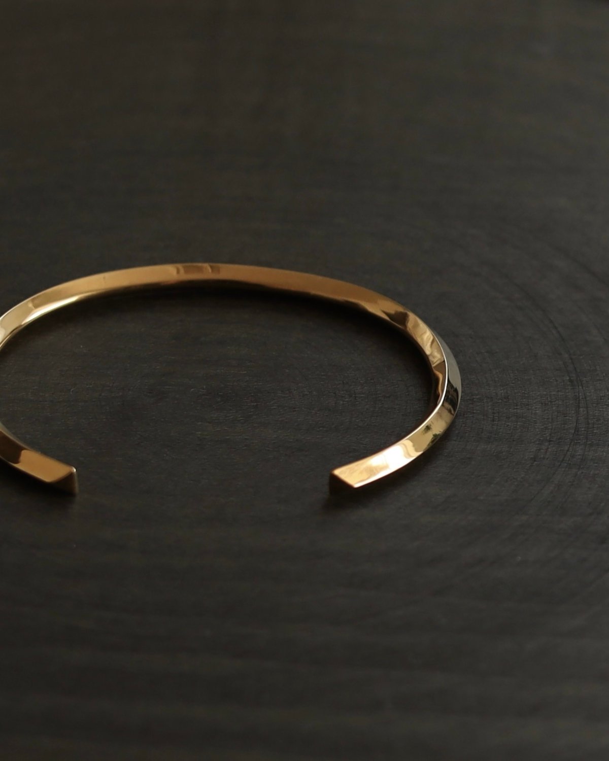 FIGURO】K18プレートSVバングル FIGURO】K18プレートSVバングル FIGURO