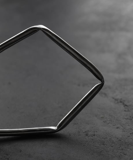 Warp bangle