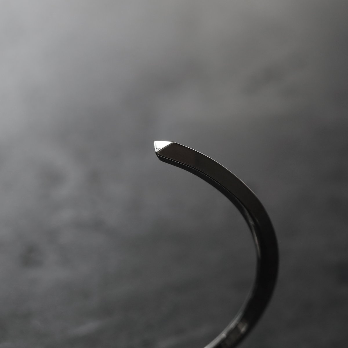 Shadow bangle / Silver | stlll