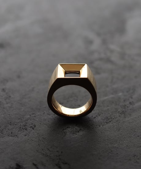 Empty ring / Gold